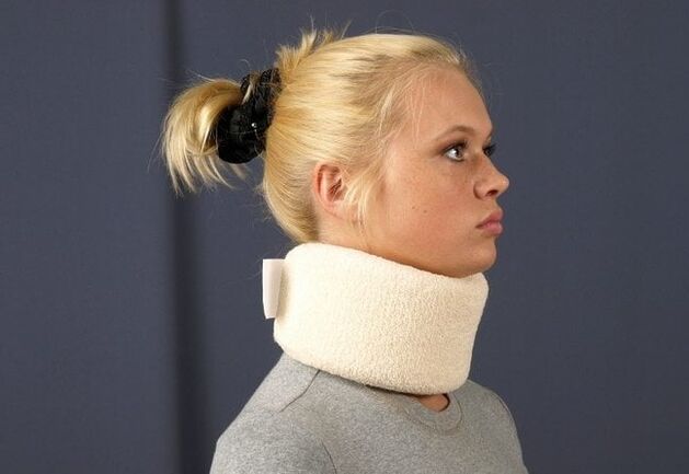 To treat cervical osteochondrosis, women should wear Shants collars